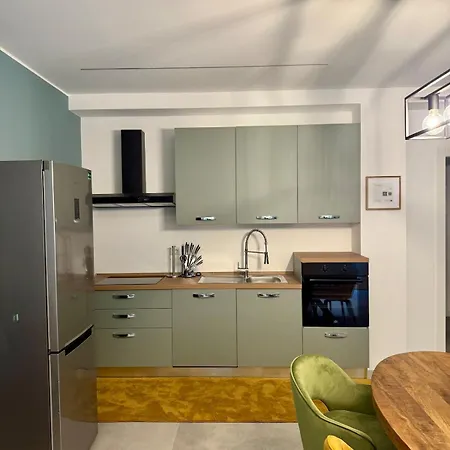 Unique Circus アパート